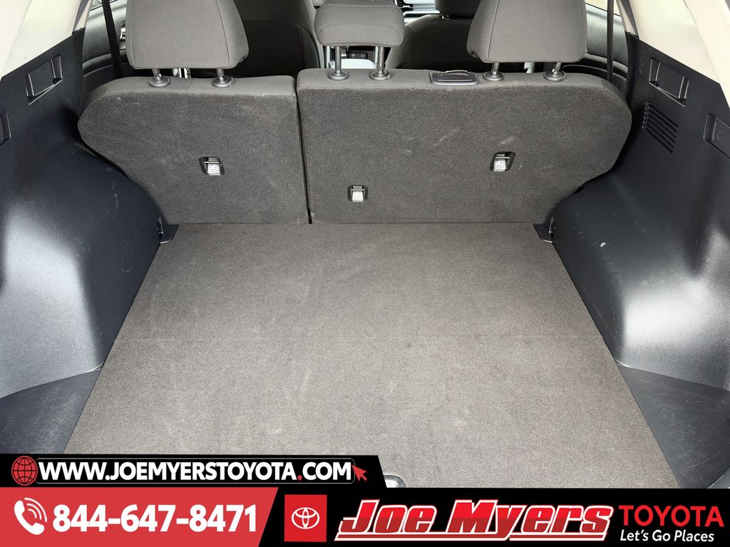 Used 2025 Snow White Pearl Kia LX image 29