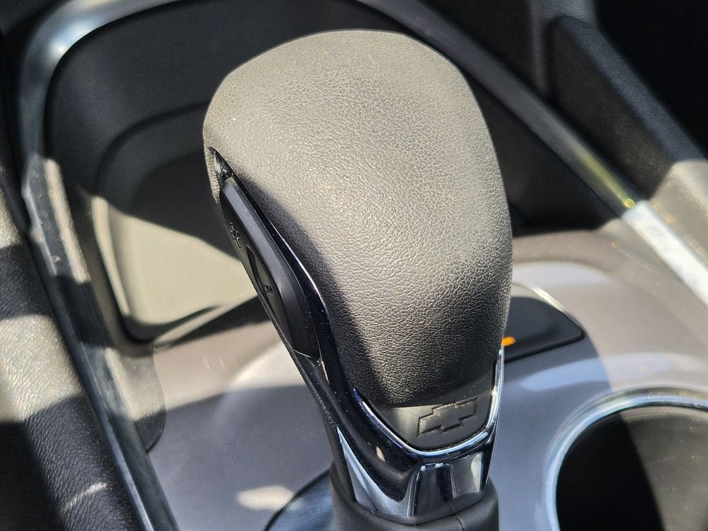 Used 2025 Summit White Chevrolet LT image 20