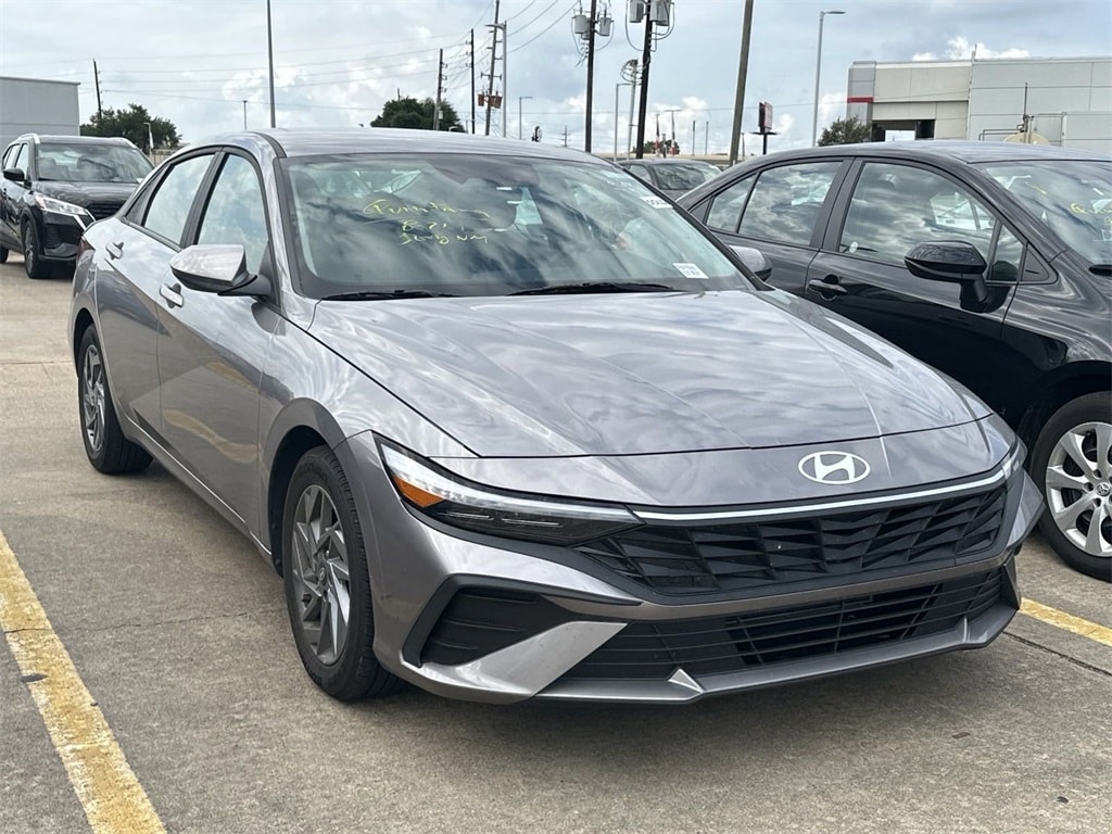 Used 2024 Hyundai Elantra SEL with VIN KMHLM4DG1RU649386 for sale in Houston, TX