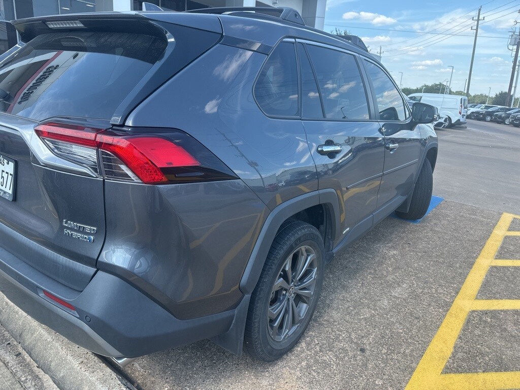 2022 Toyota RAV4 Hybrid Limited photo 2