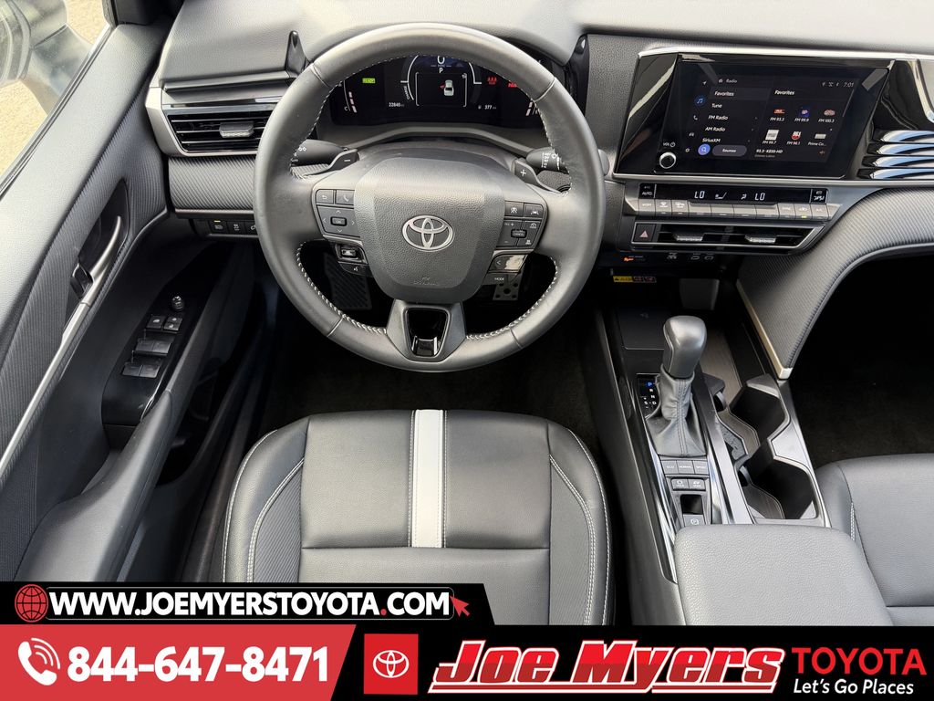 Used 2025 Ice Cap Toyota SE image 14