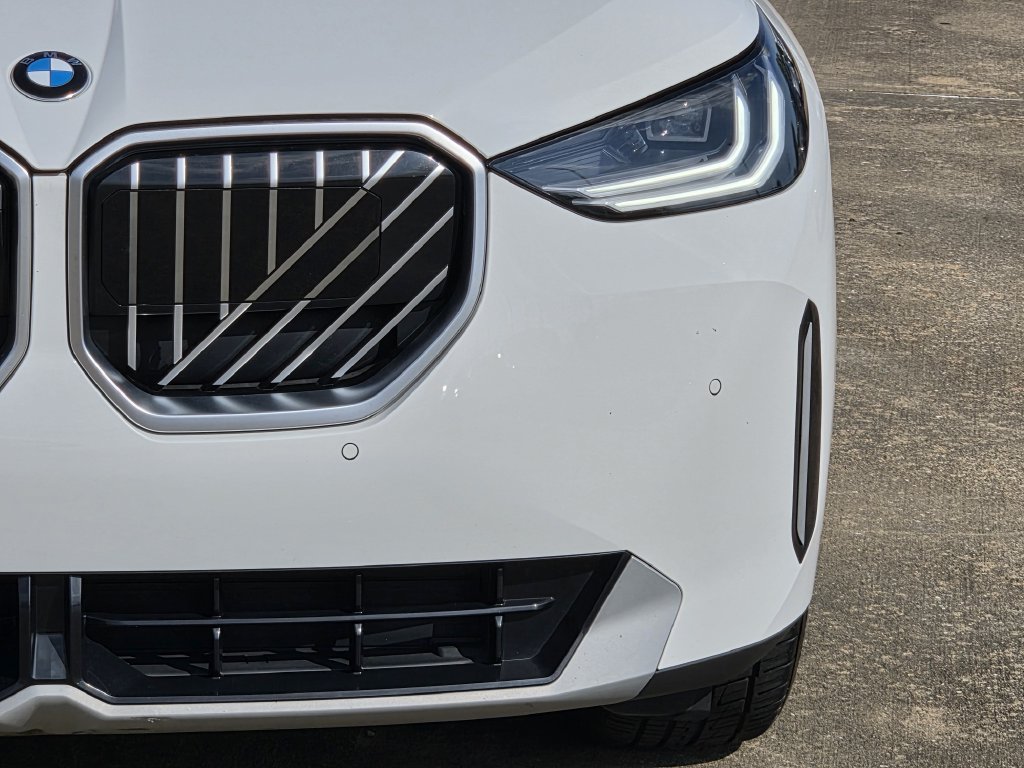 Used 2025 Alpine White BMW 30 xDrive image 4