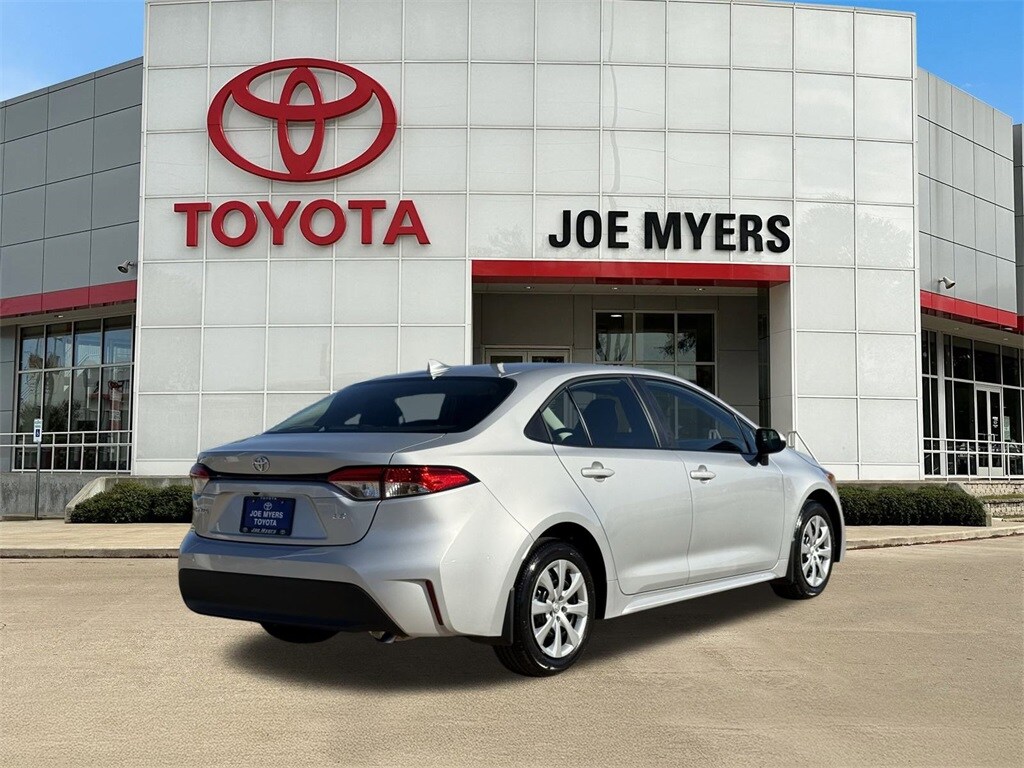 2026 Toyota Corolla LE photo 4