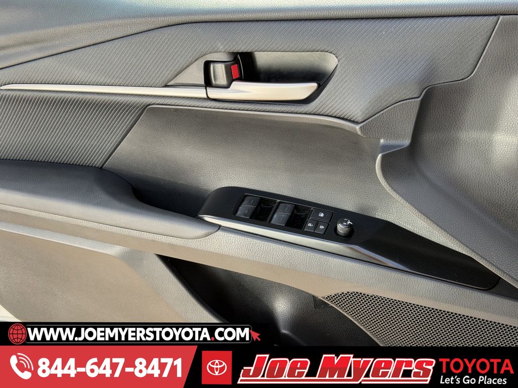 Used 2025 Ice Cap Toyota SE image 26