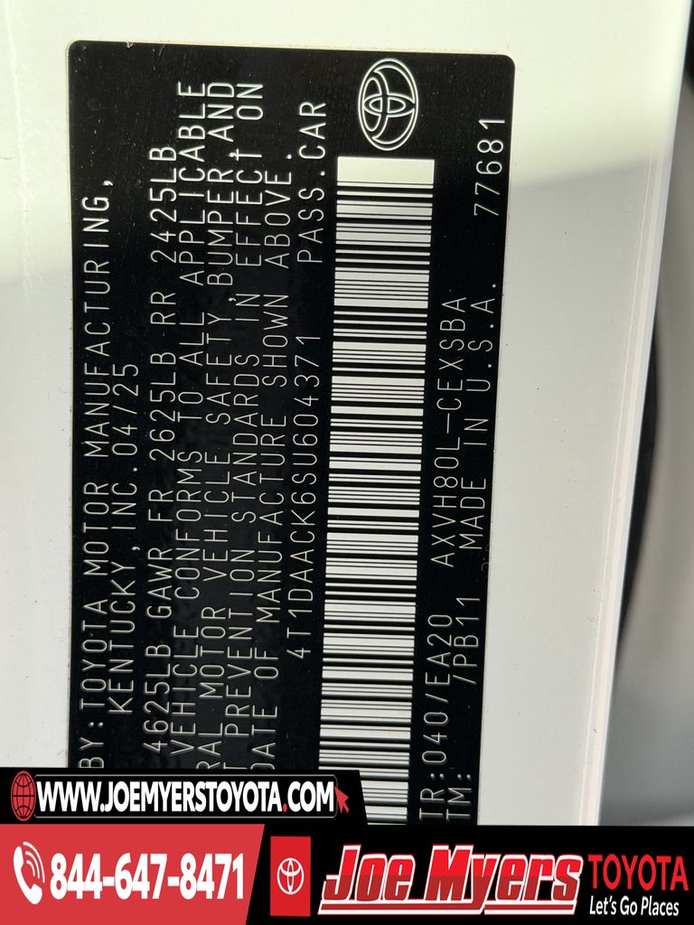 Used 2025 Ice Cap Toyota SE image 32