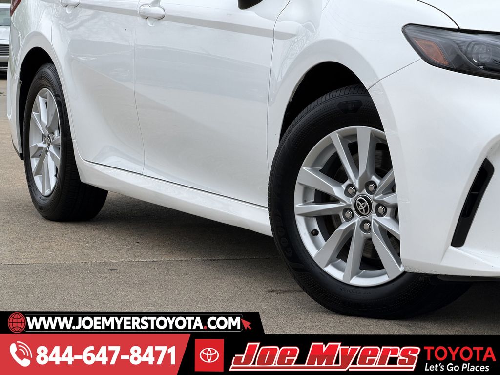 Used 2025 Ice Cap Toyota LE image 12