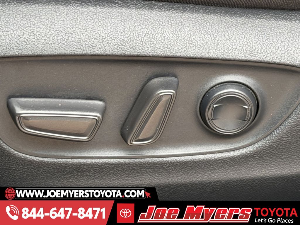 Used 2022 Midnight Black Metallic Toyota XLE image 28