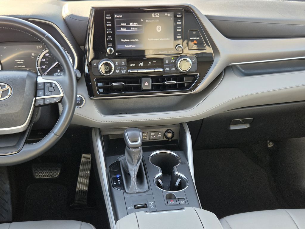 Used 2022 Moon Dust Toyota XLE image 17
