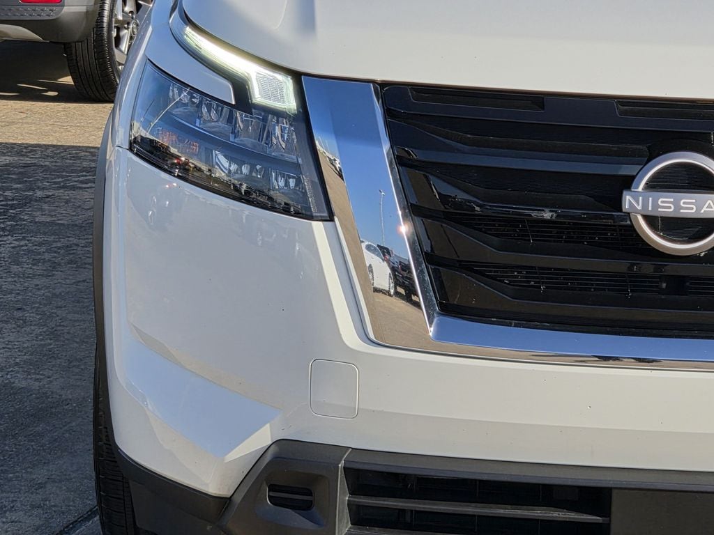 Used 2025 Glacier White Nissan SV image 5