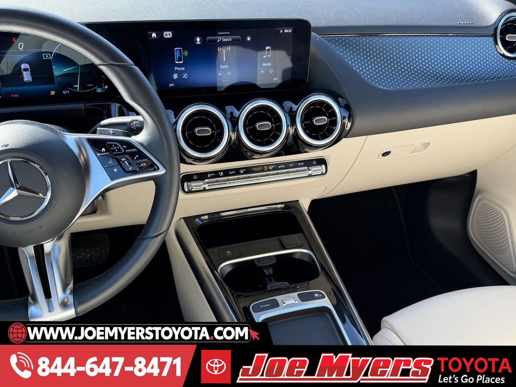 Used 2025 White Mercedes-Benz GLA 250 image 17