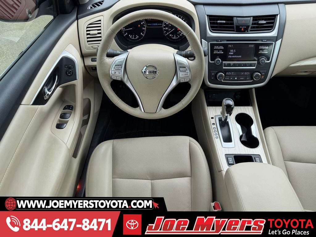 Used 2016 Cayenne Red Nissan 2.5 SL image 14