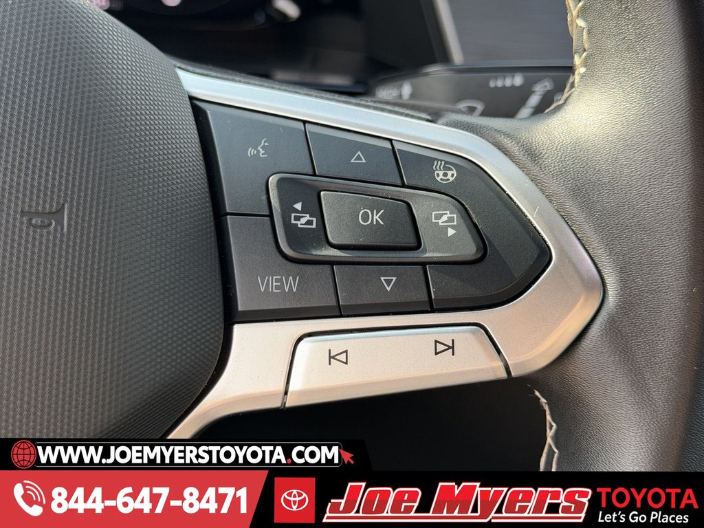 Used 2025 Deep Black Pearl Volkswagen 2.0T SE w/Technology image 23