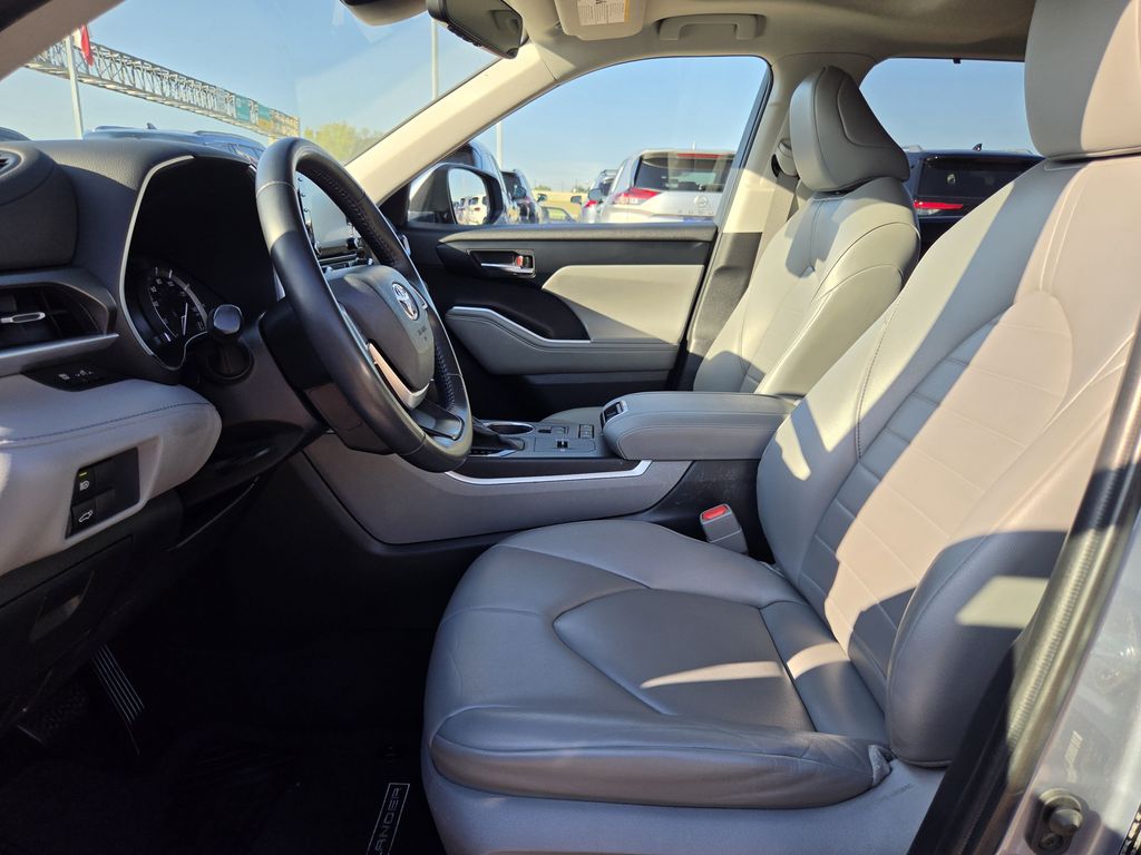 Used 2022 Moon Dust Toyota XLE image 27