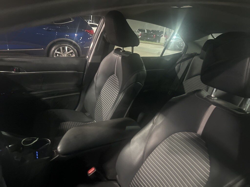 2022 Toyota Camry SE photo 2