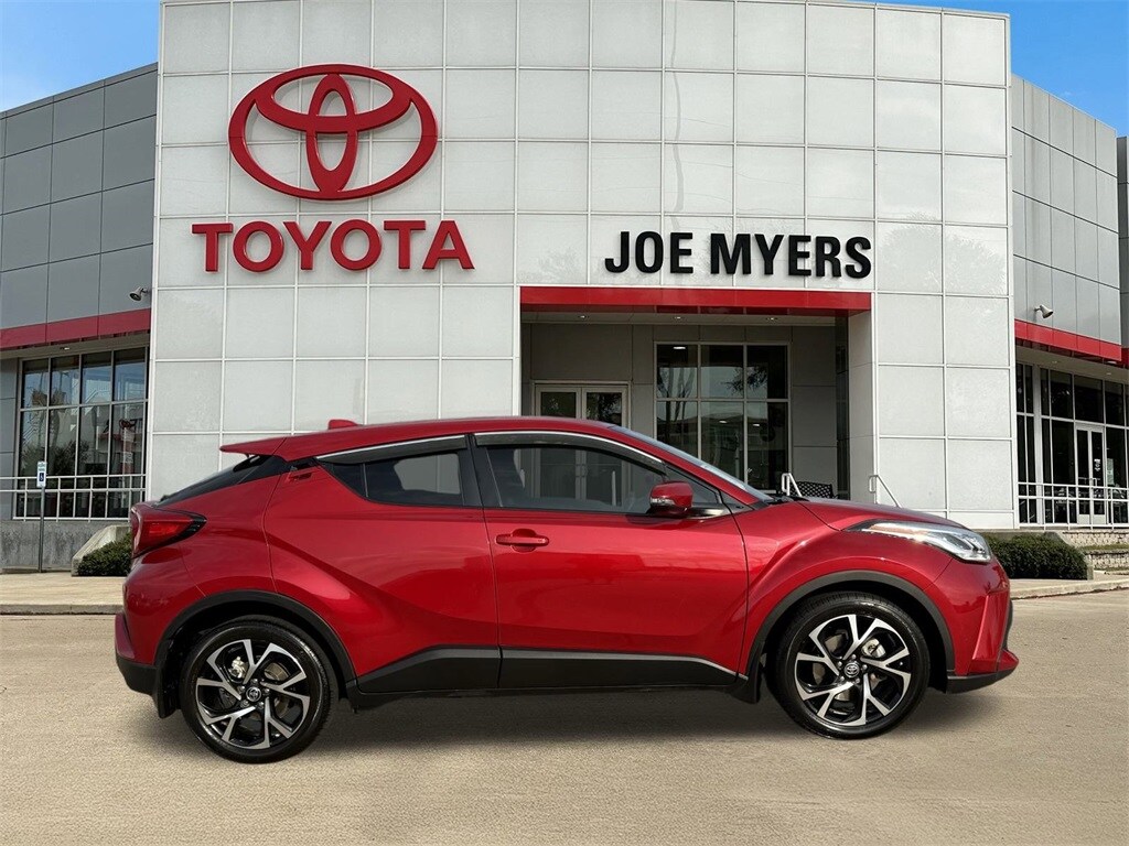 2021 Toyota C-HR XLE photo 2