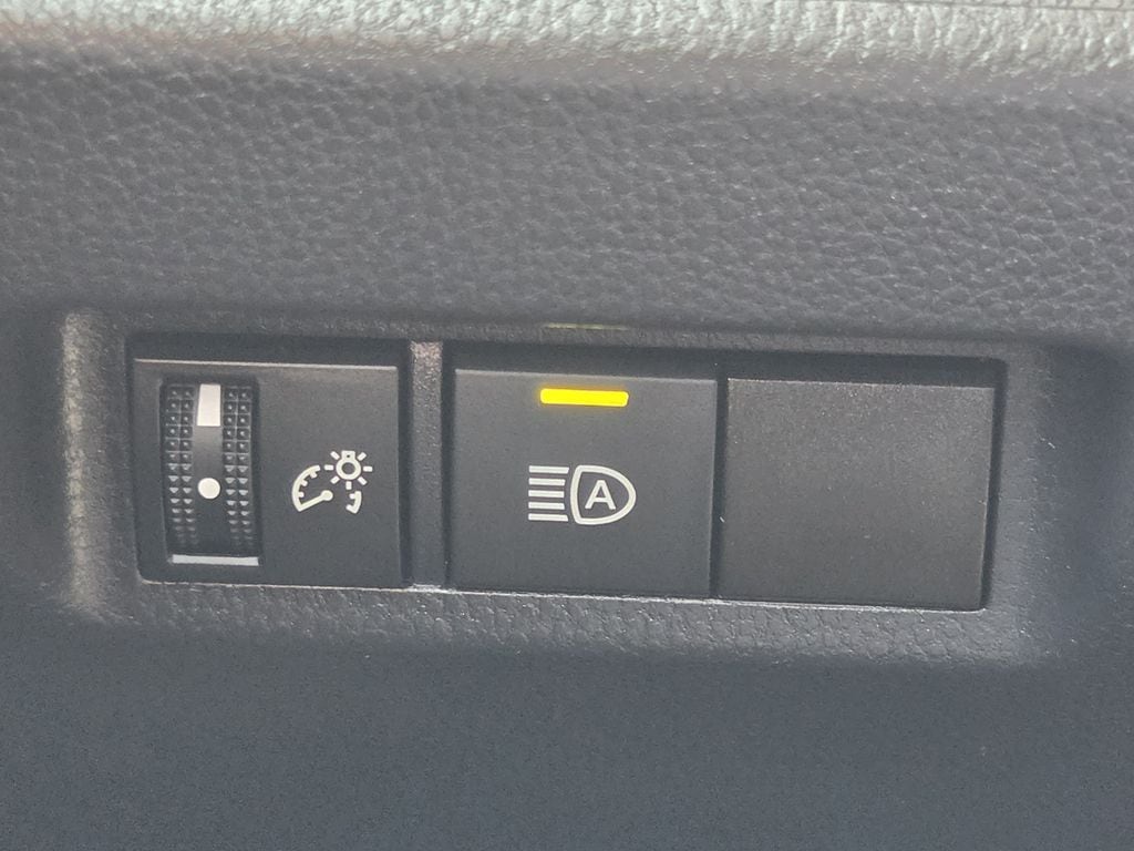 Used 2025 Silver Sky Metallic Toyota XLE image 25