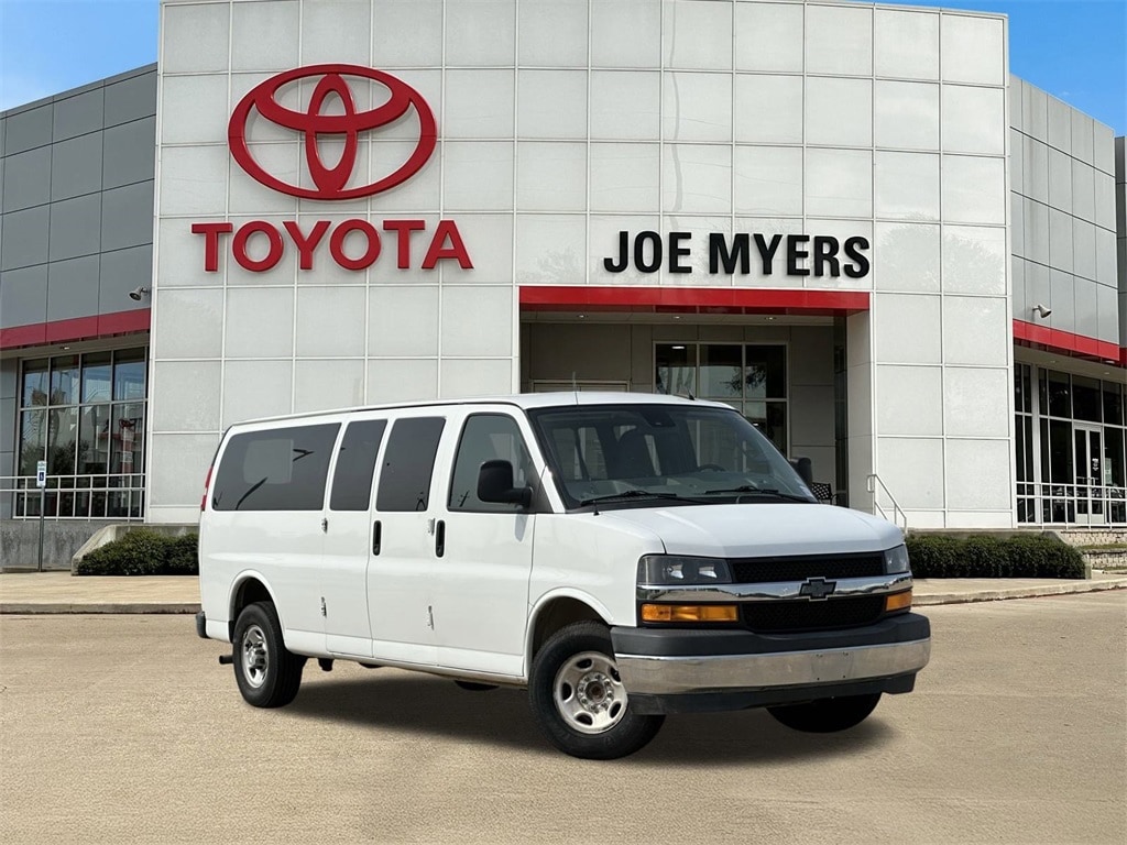 Used 2019 Chevrolet Express Passenger LT with VIN 1GAZGPFG5K1244491 for sale in Houston, TX