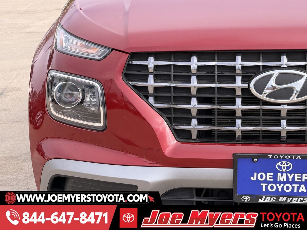 Used 2025 Ultimate Red Hyundai SEL image 5