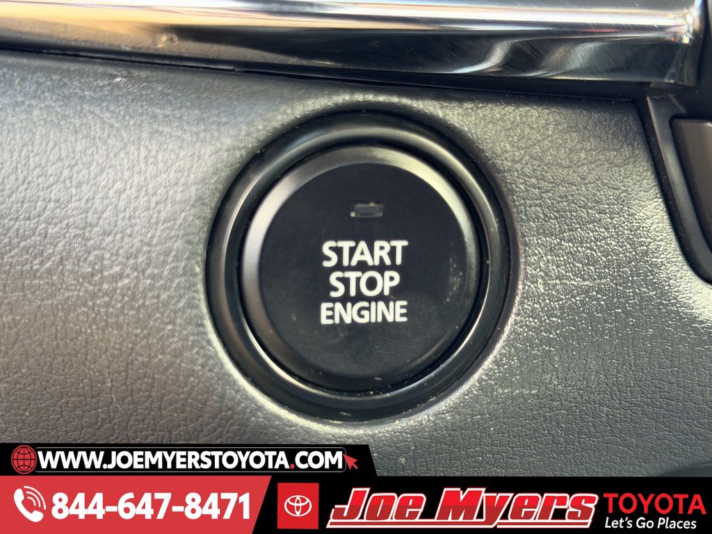 Used 2025 Snowflake White Pearl Mica Mazda 2.5 S Preferred Package image 23