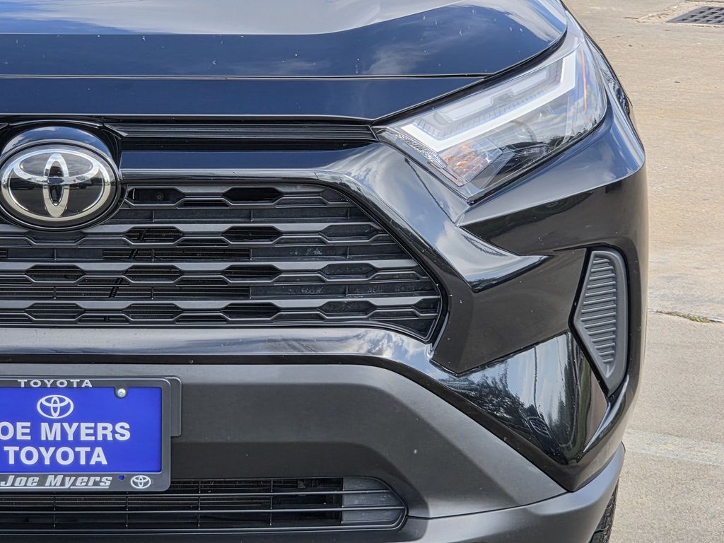 Used 2025 Midnight Black Metallic Toyota XLE image 4