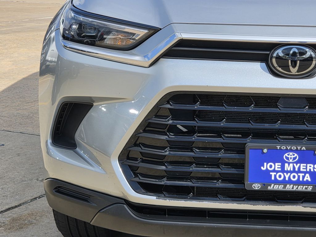 Used 2025 Celestial Silver Metallic Toyota XLE image 5