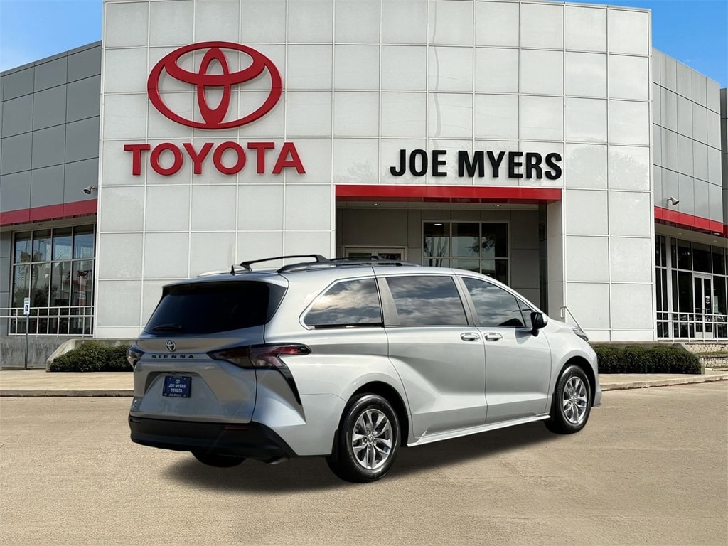 Used 2025 Toyota Sienna LE Minivan/Van