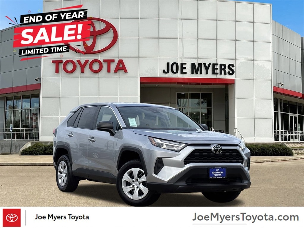 2025 Toyota RAV4 LE's photo