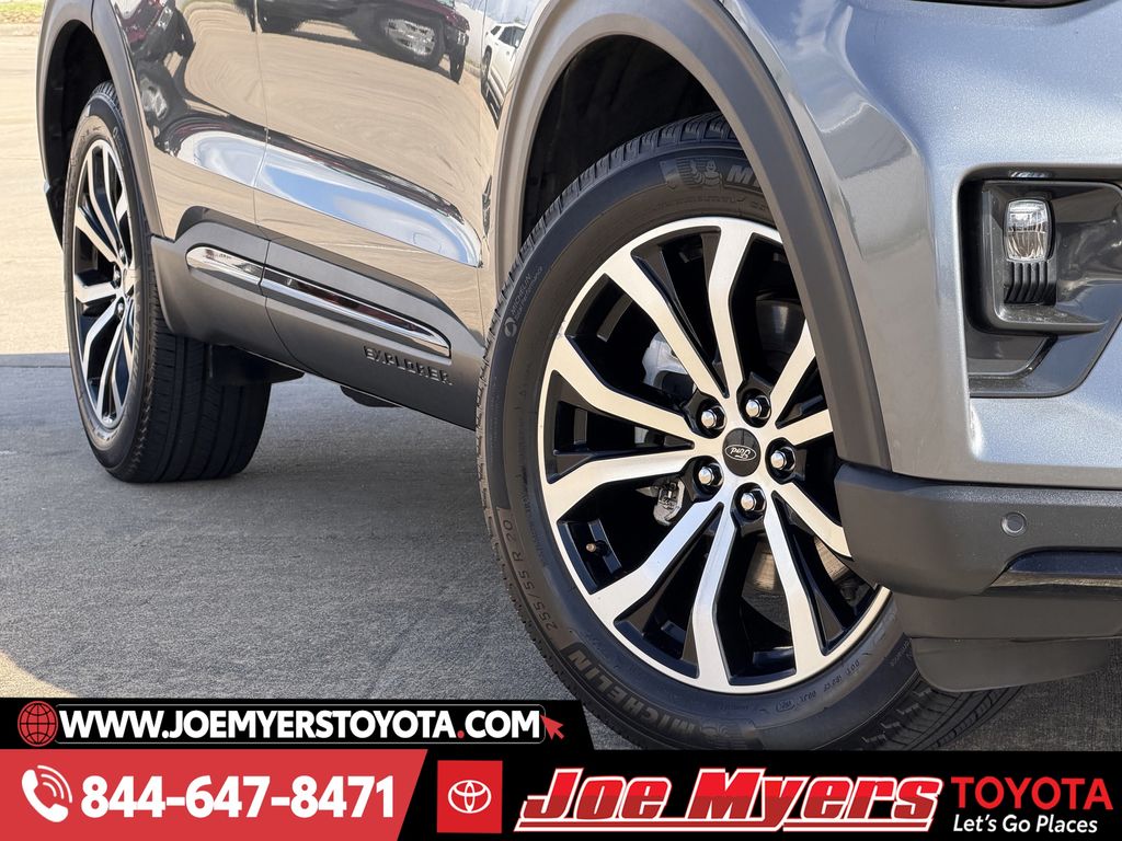 Used 2025 Gray Metallic Ford ST-Line image 12