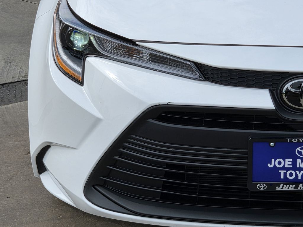 Used 2026 Ice Toyota LE image 5