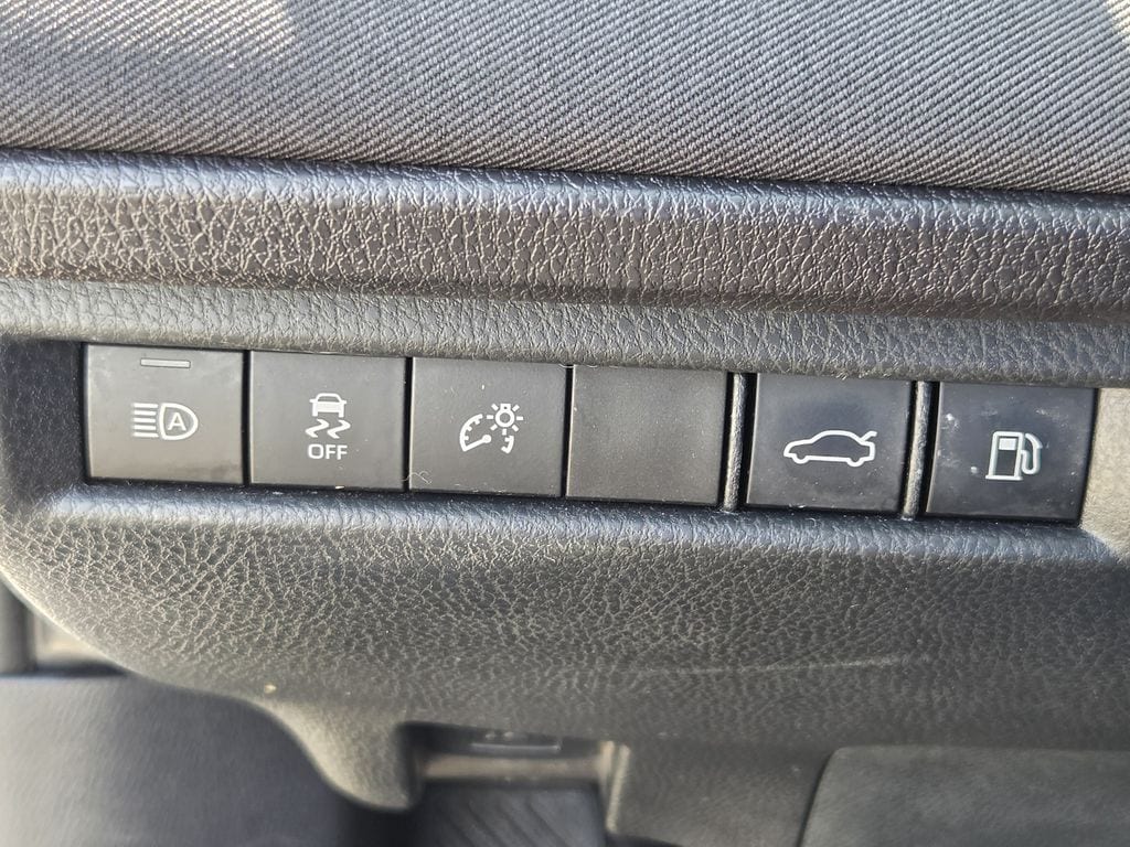Used 2025 Ice Toyota LE image 25