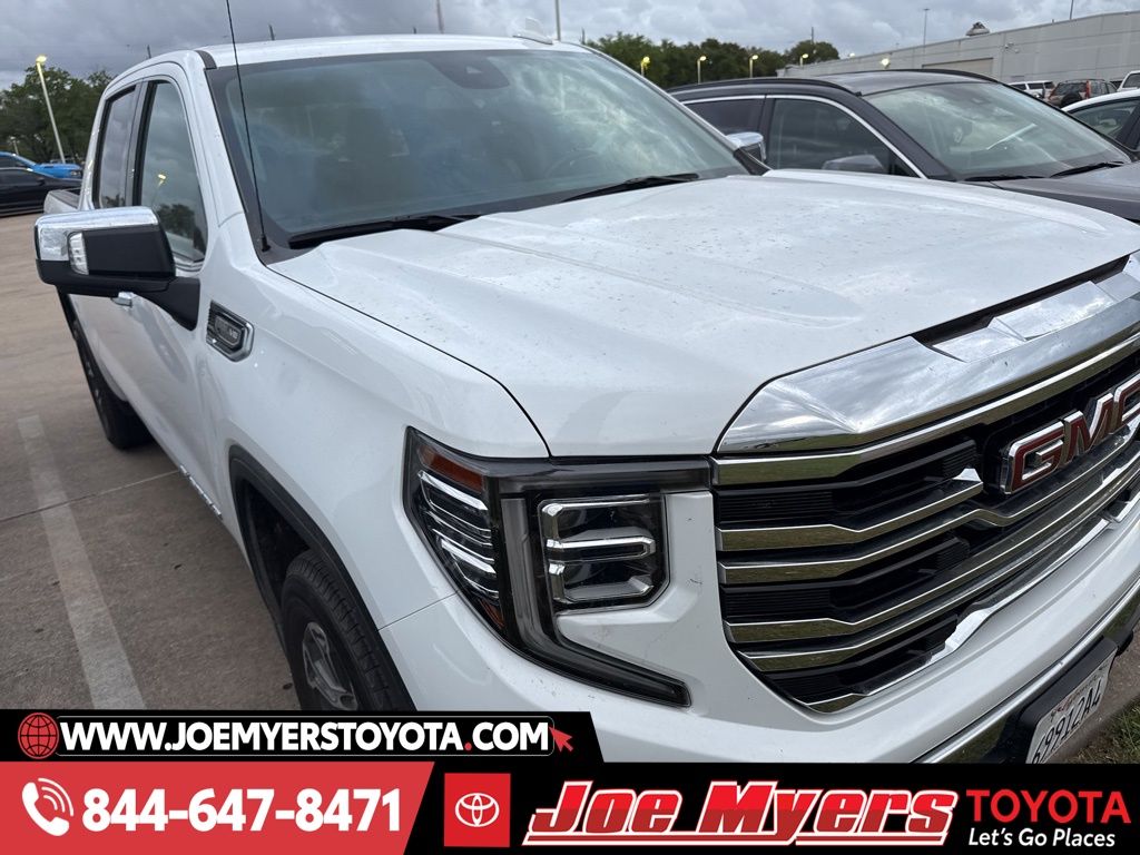 Used 2025 Summit White GMC SLT image 2