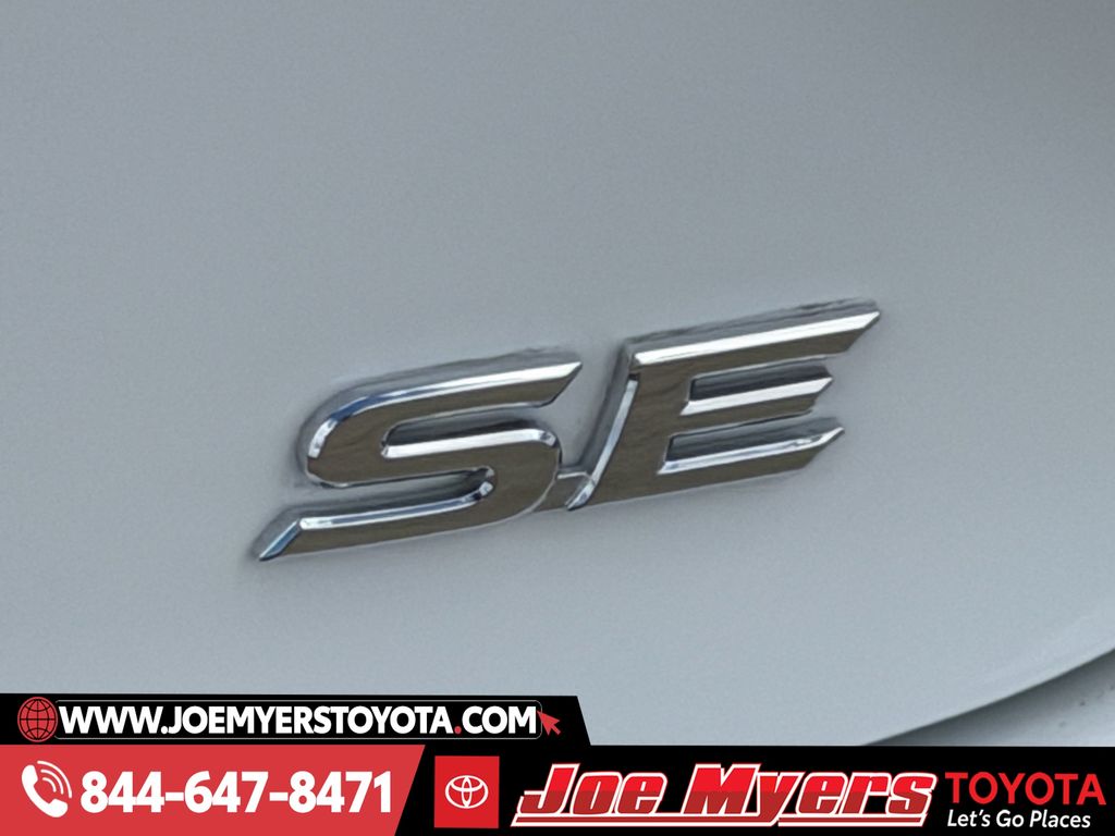 Used 2025 Ice Cap Toyota SE image 11