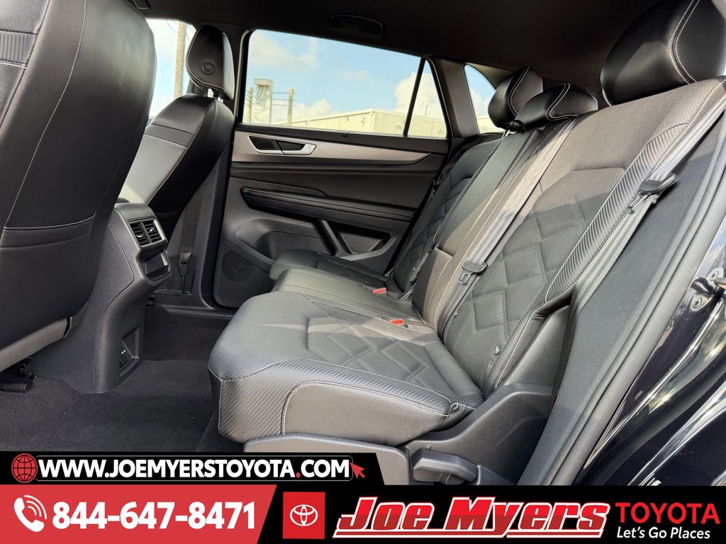 Used 2025 Deep Black Pearl Volkswagen 2.0T SE w/Technology image 29