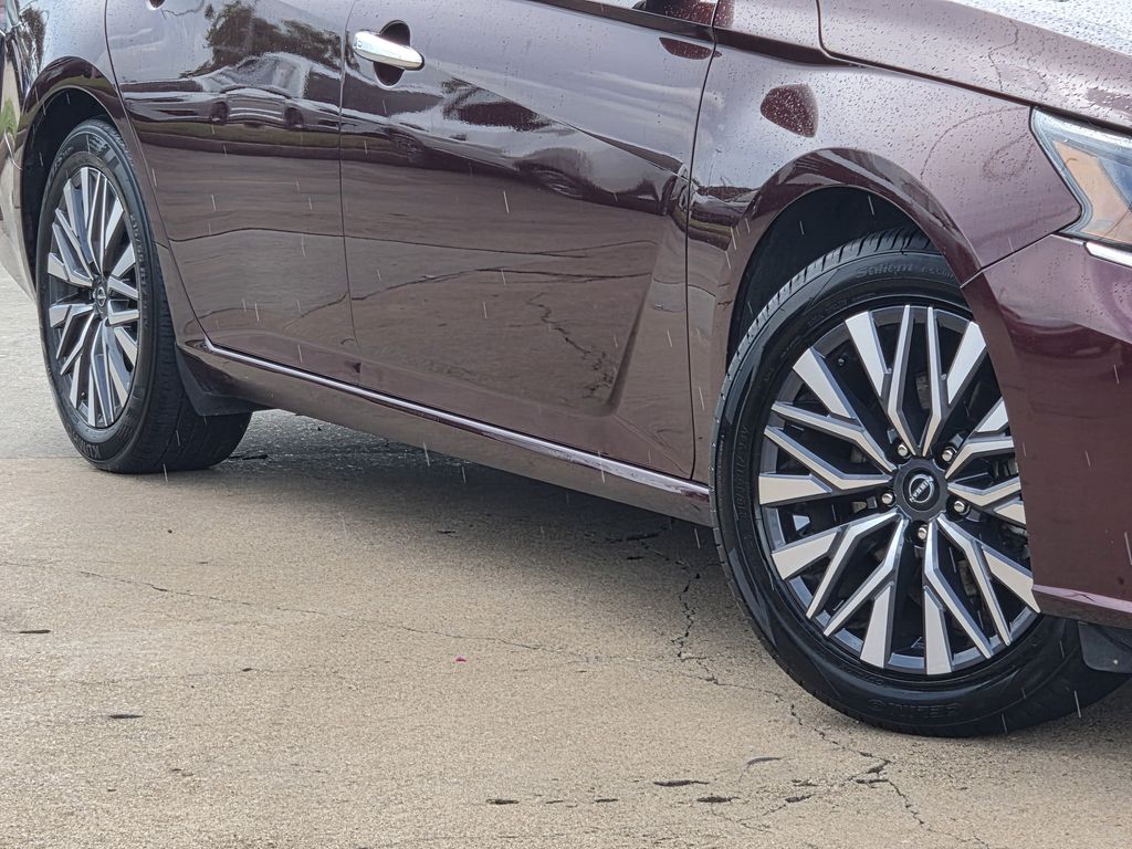 Used 2025 Garnet Pearl Metallic Nissan 2.5 SV image 11