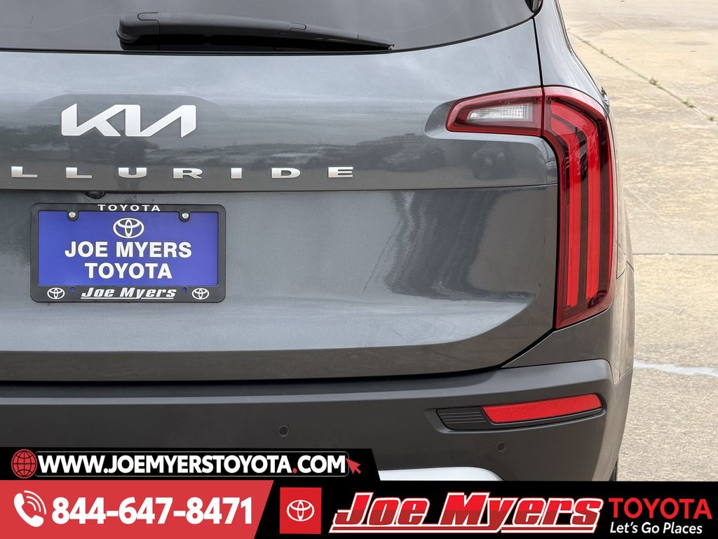 Used 2022 Gravity Gray Kia EX image 9