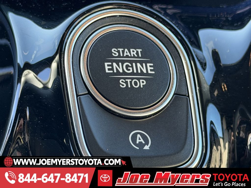 Used 2025 White Mercedes-Benz GLA 250 image 22