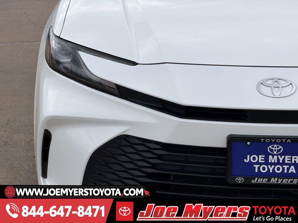 Used 2025 White Toyota LE image 5