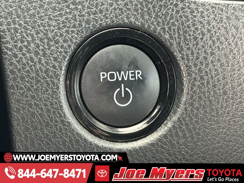 Used 2025 Ice Cap Toyota SE image 22