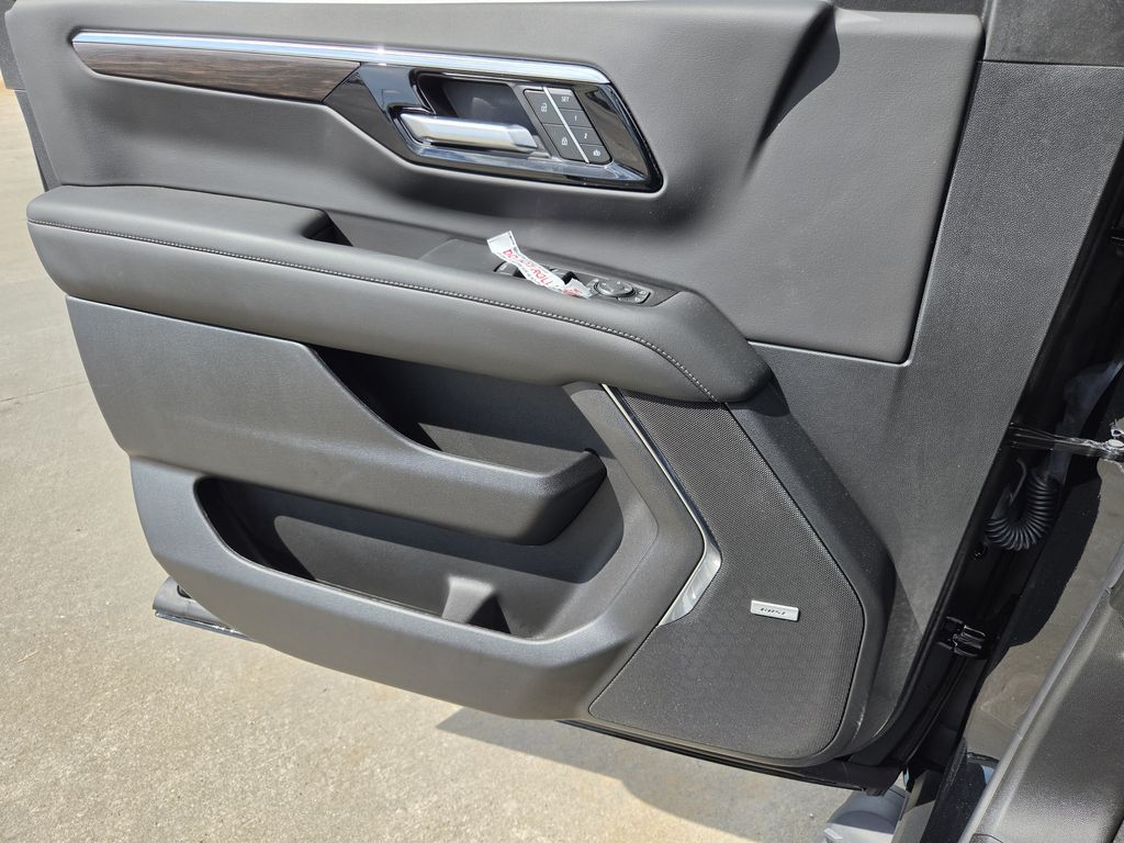 Used 2026 Black Chevrolet Z71 image 25