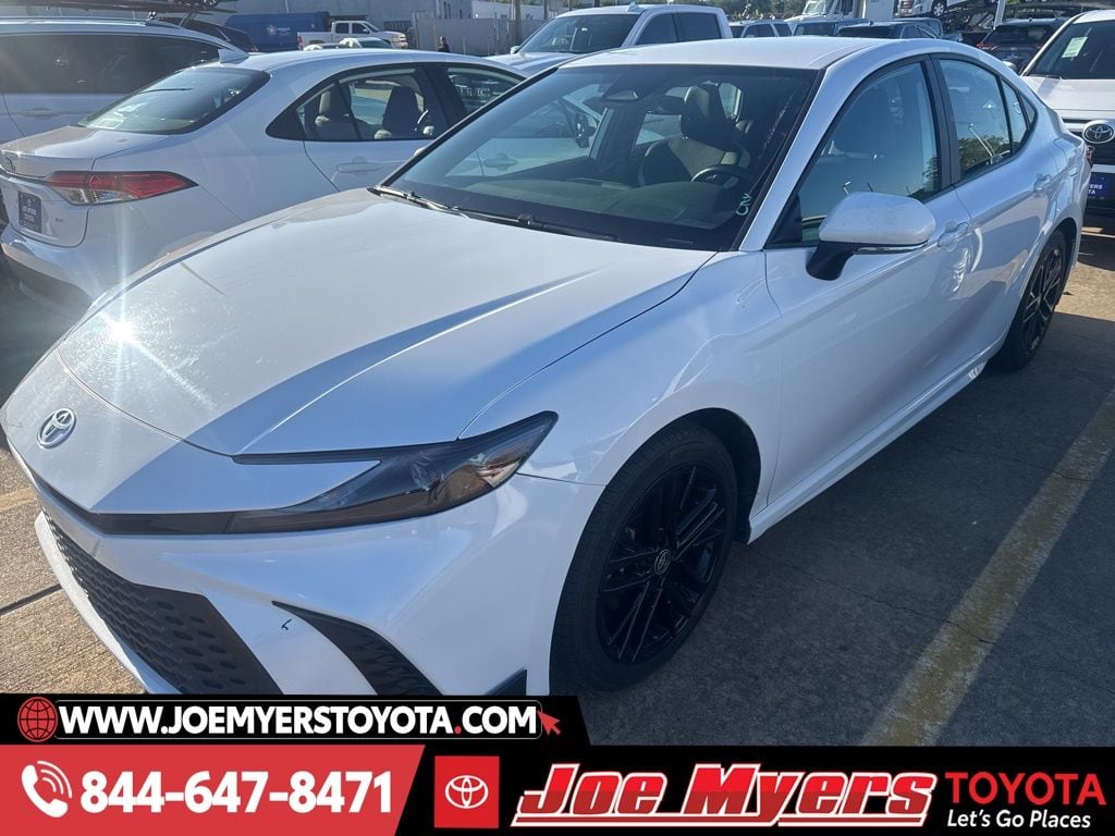2025 Toyota Camry SE