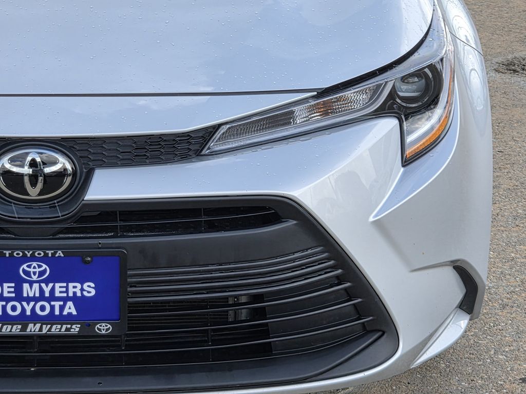 Used 2025 Classic Silver Metallic Toyota LE image 4