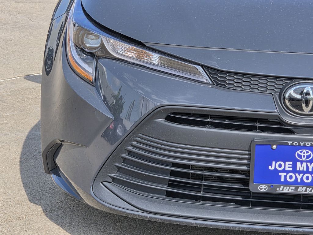 Used 2025 Underground Toyota LE image 5