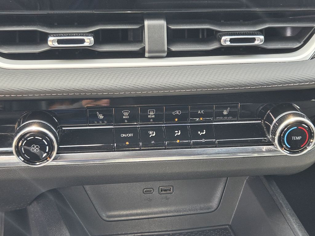 Used 2025 Mosaic Black Metallic Chevrolet LT image 19