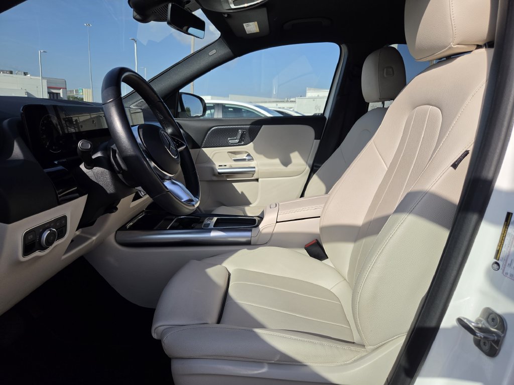 Used 2025 White Mercedes-Benz GLA 250 image 26