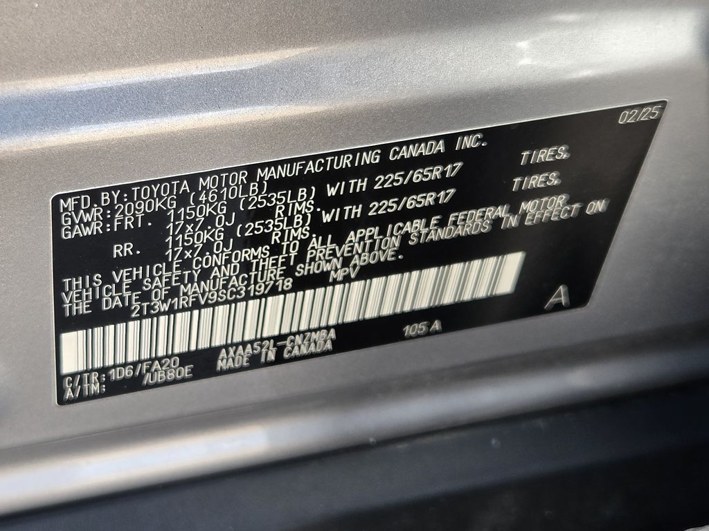 Used 2025 Silver Sky Metallic Toyota XLE image 32