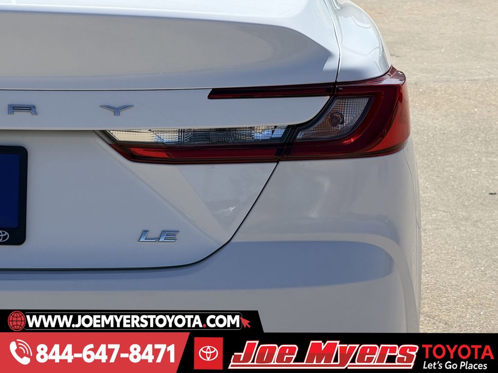 Used 2025 Ice Cap Toyota LE image 9
