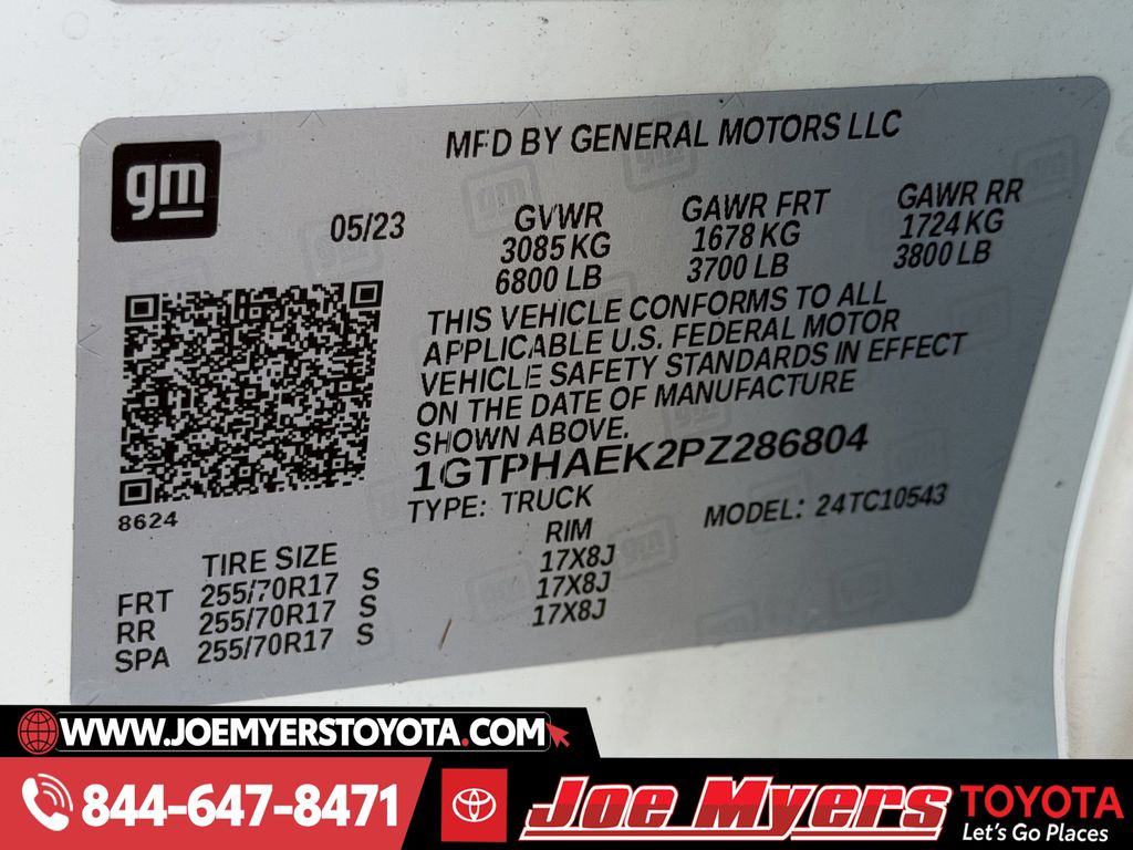 Used 2023 Summit White GMC Pro image 30