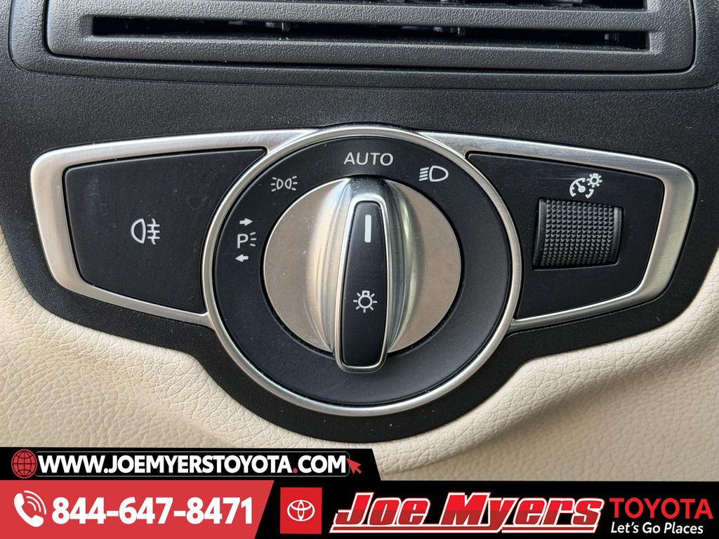 Used 2021 Polar White Mercedes-Benz GLC 300 image 26