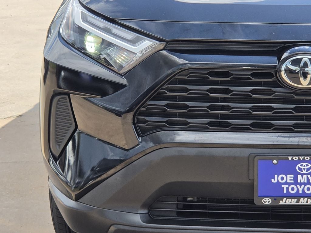 Used 2025 Midnight Black Metallic Toyota XLE image 5