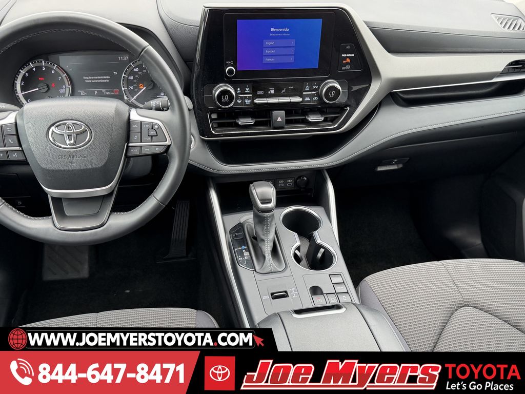 Used 2025 Midnight Black Metallic Toyota LE image 17